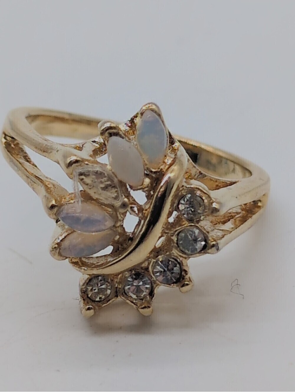 Costume Faux Diamond/Opal Cocktail Ring Gold Tone Sz 7.5